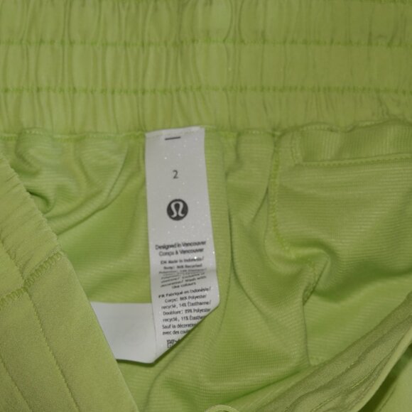 Women's Size 2 Lululemon Hotty Hot High-Rise Lined Short 2.5" Inseam, Like New - Picture 5 of 6